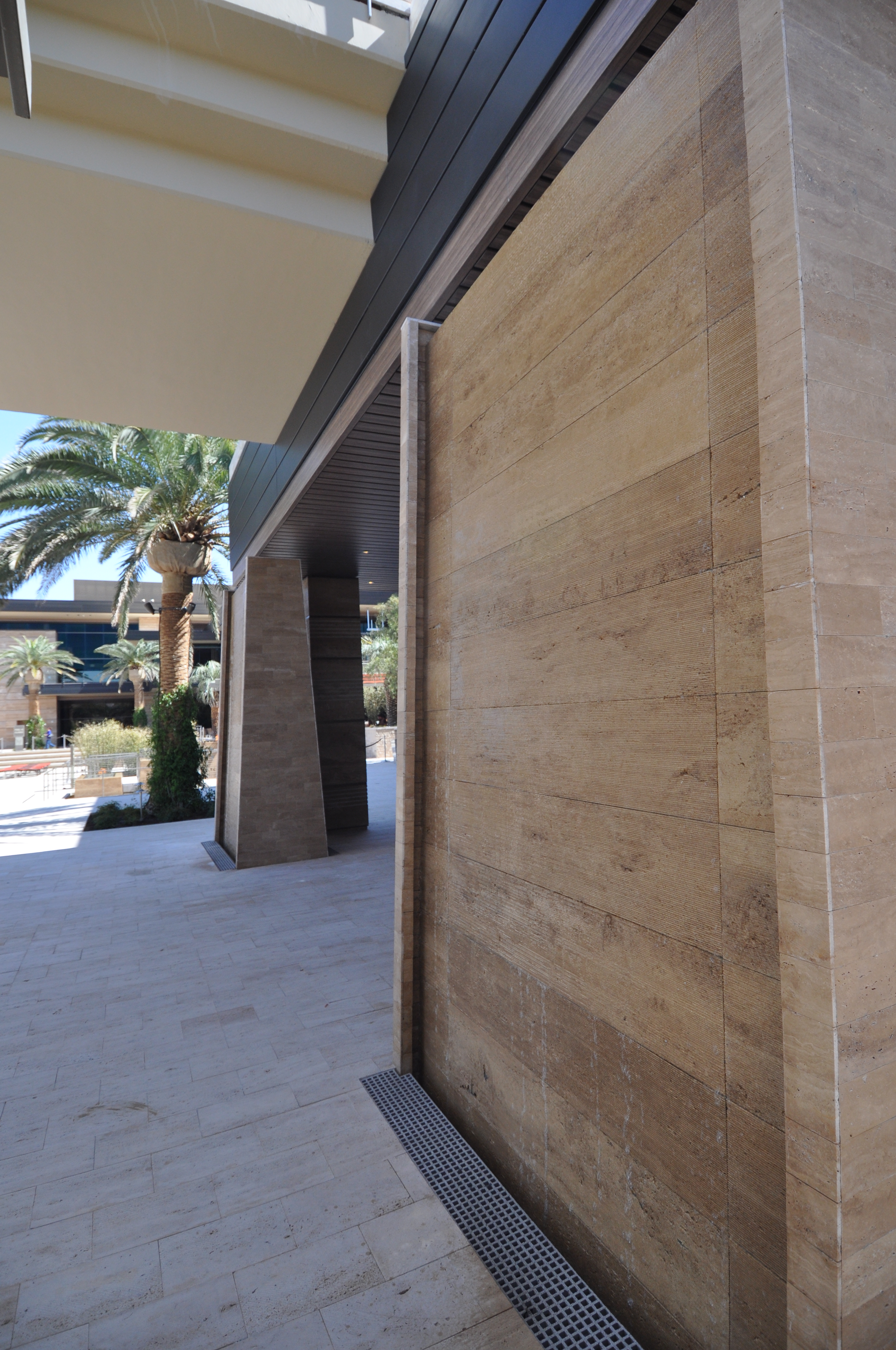 Poolside water wall